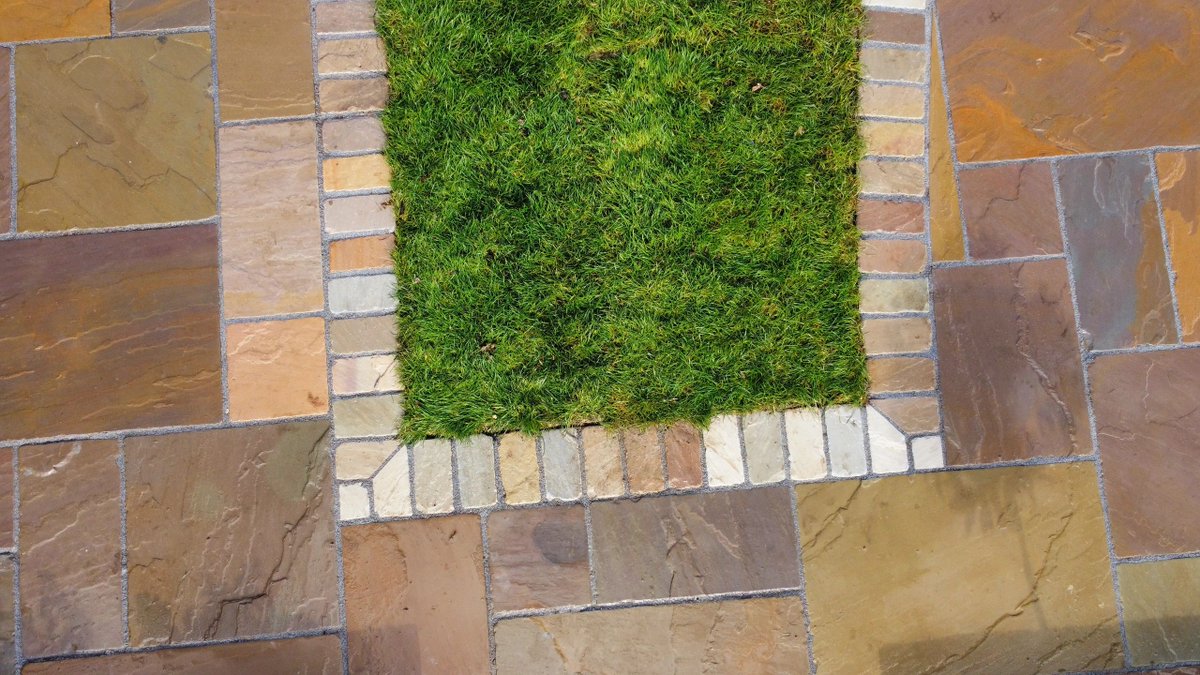 ProjectLandsca3's tweet image. Curved 70m2 patio recently installed in Bury st Edmunds, using Marshalls Antique Alverno Autumn bronze with matching sandstone setts.
Attached is a concrete pad ready for the customers new summer house.