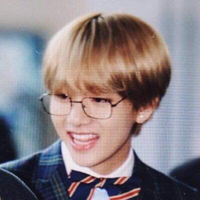 jimnminaj's tweet photo. this photo hes so cuute 😭 https://t.co/CbgpoJnlrZ