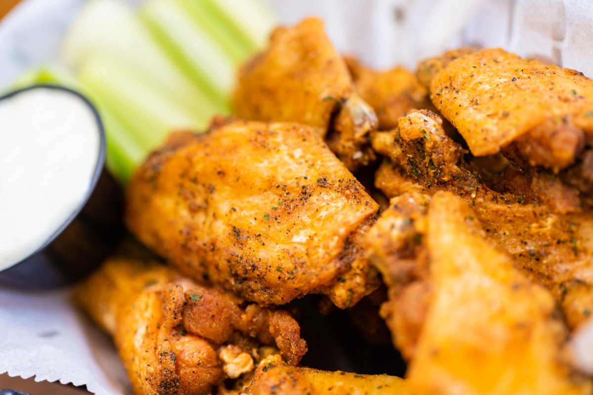 QuentinTavern's tweet photo. You've heard about our wings. Now, come try them for yourself! https://t.co/Fup2Q4lnyt