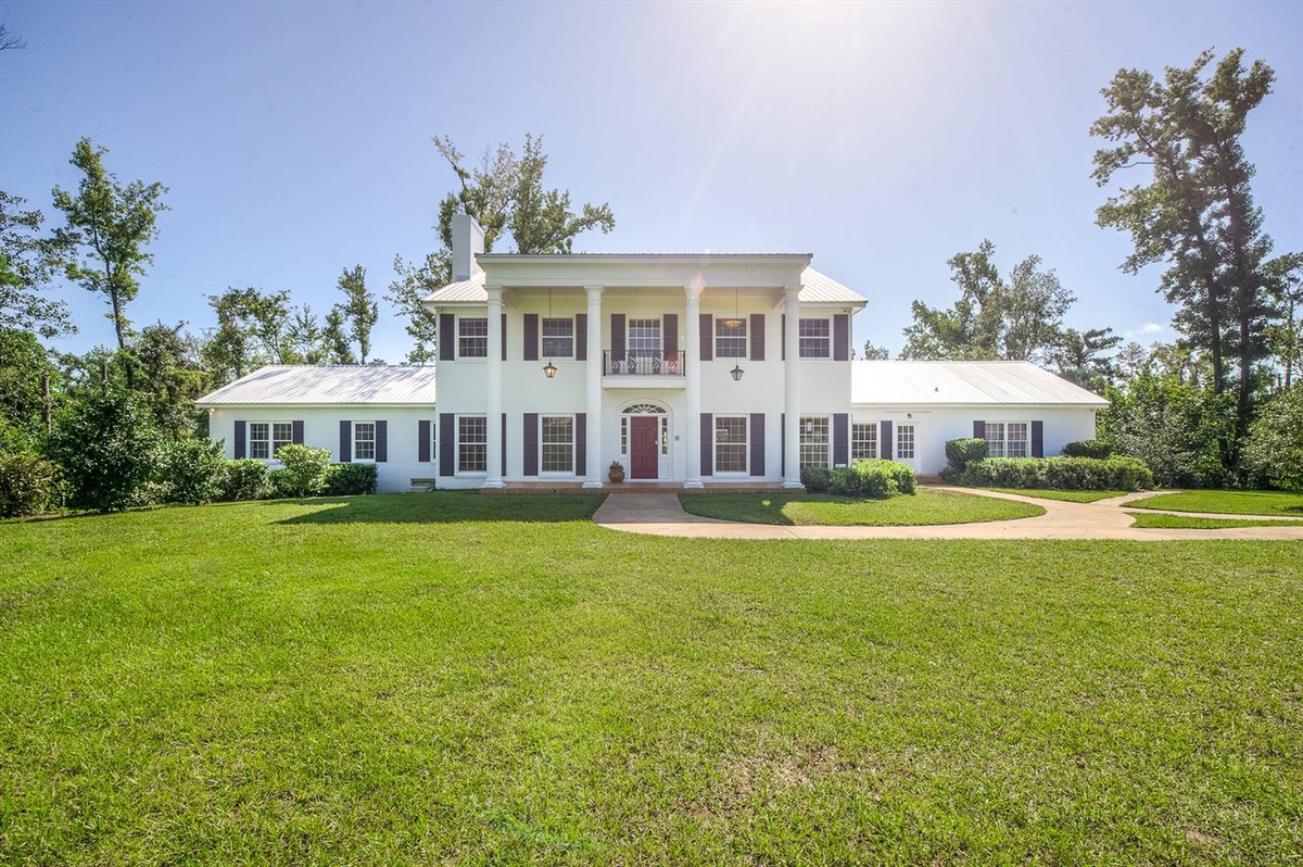 ADDvantage's tweet image. One-of-a-kind estate home on 8 spacious acres in Chattahoochee. #homeforsale #realestate #northflorida ow.ly/o5KF50E6wmD
