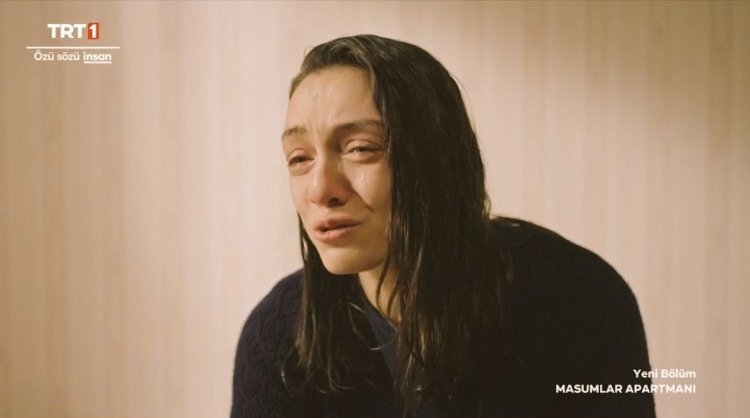 Remrra's tweet photo. • Ben kendim olmayacak şeylere inandım .."
#MasumlarApartmanı https://t.co/KeVner4JsR