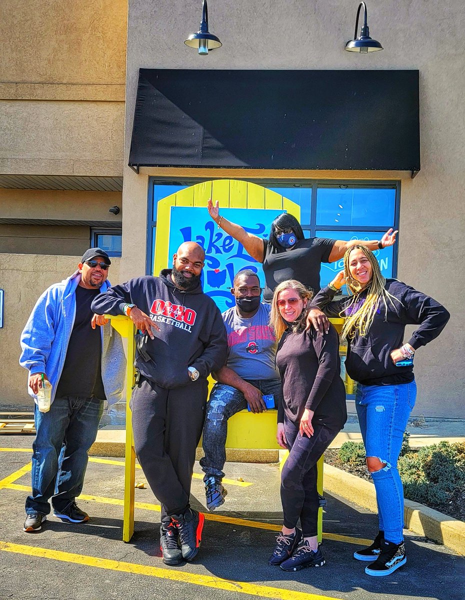 6Kids1Tank's tweet photo. Thankful for friends that are more like family! You aren't living if you aren't creating memories! #LakeErieLove #tofts #toftson250
@ToftDairy @Tofts250 @ShoresIslandsOH @cityofsandusky #6kids1tank https://t.co/kj1GFta6lp