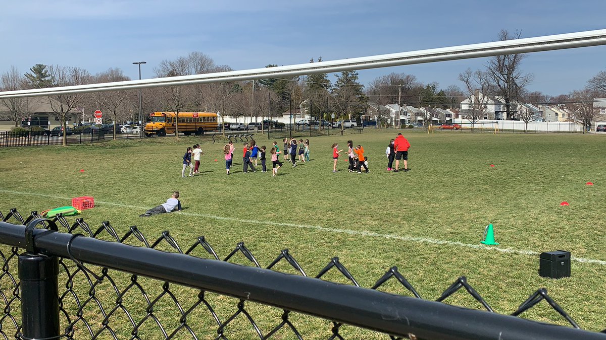 susan_trella's tweet photo. First graders enjoying gym class outside today! #SLCSuperstars #HappyToBe https://t.co/Qvb4Pf50g2