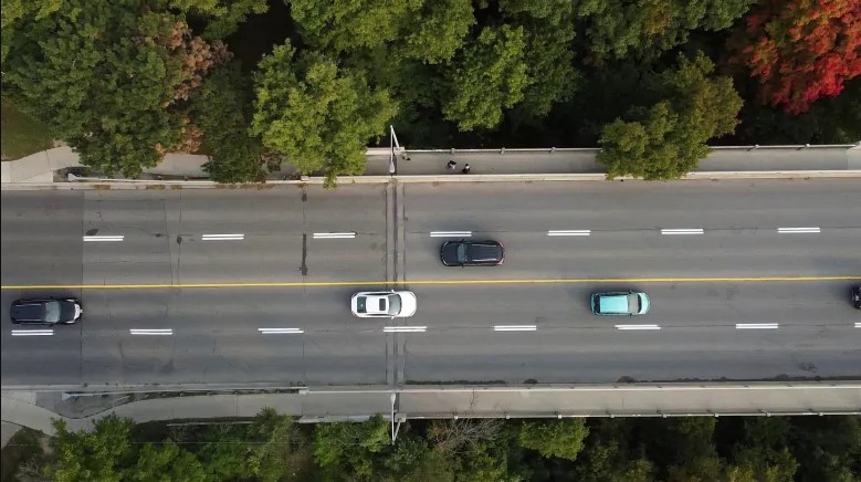 CycleToronto's tweet image. We heard from incredible speakers from @MarcGarneauCI: teachers @BagchiCordova &amp;amp; @LangfordTeacher; students @trainguy89 &amp;amp; Zanib Zaakia; and parents @nazerah99 and Huda Kouli all shared their stories and experiences with the @BridgeOverlea. #ActiveTO #ActiveOverlea