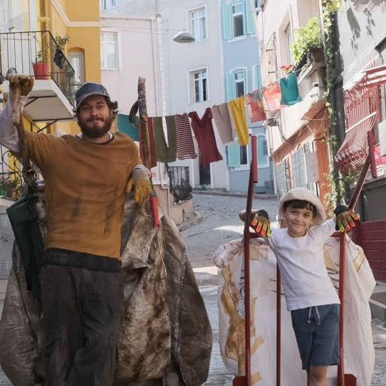 clemex007's tweet image. Quien coño le está escribiendo las películas a los turcos #VidaDePapel #PaperLife extraordinaria