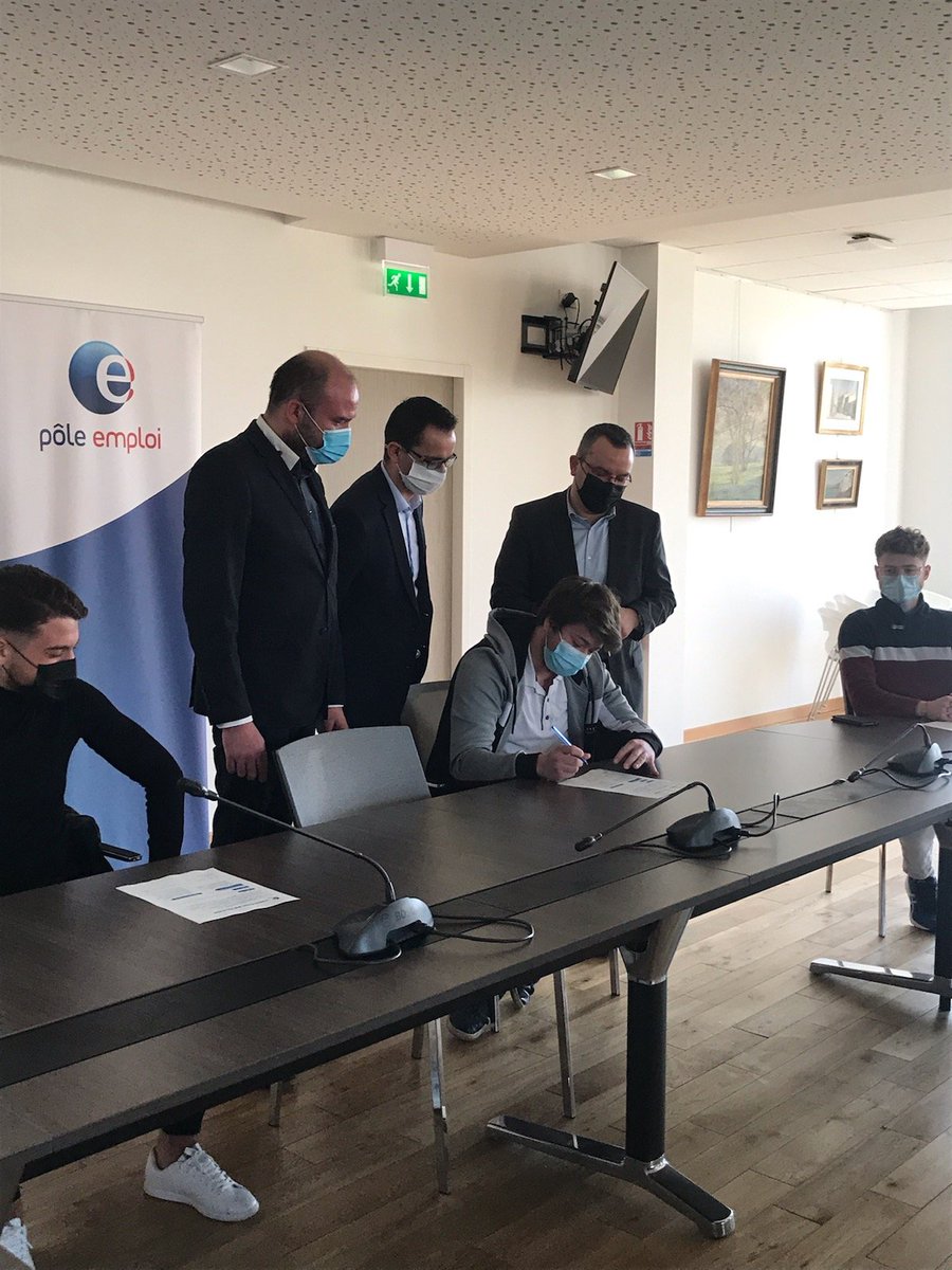 #TousMobilises #1jeune1solution opération 6 mois pour une solution avec la mairie de #Saint saulve avec <a href="/Yves_Dusart/">Dusart Yves</a> ,des jeunes motivés et investis 🔝
<a href="/RIFFARDCAROLINE/">RIFFARD CAROLINE</a> <a href="/mljvoff/">Mission Locale Jeunes du Valenciennois</a> <a href="/Valmetropole/">Valenciennes Agglo</a> <a href="/LauDegallaix/">Laurent Degallaix</a> <a href="/beadescamps/">Béatrice Descamps</a> @FredericDanel <a href="/ElsaMiquel/">Miquel Elsa</a> <a href="/prefet59/">Préfecture de la région Hauts-de-France et du Nord</a>