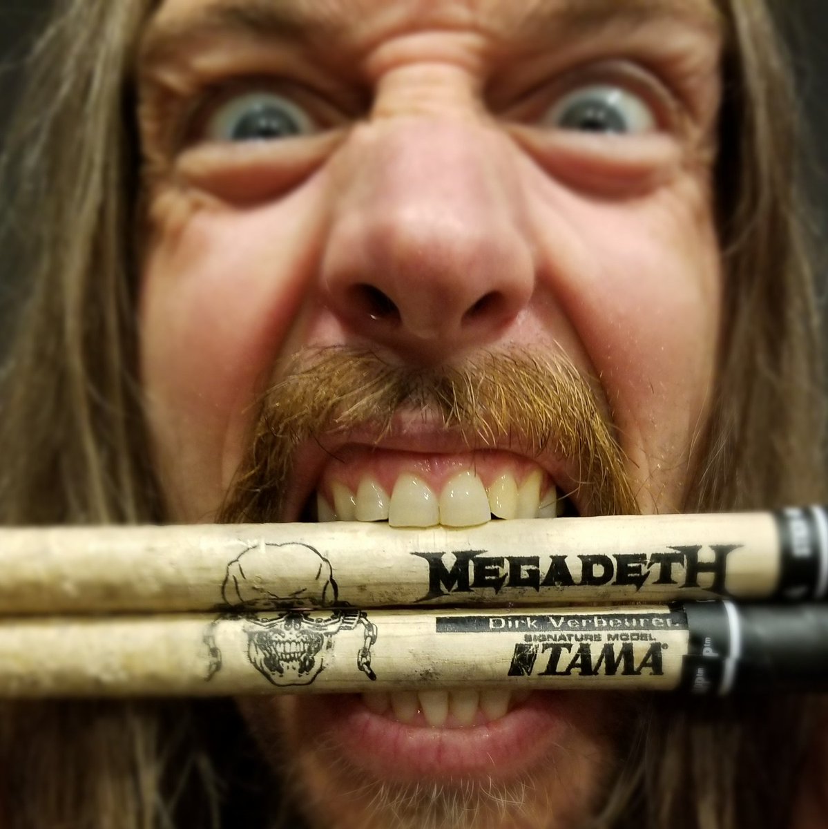 VerbeurenDirk's tweet photo. Megadeth sticks!!! Get yours now at https://t.co/1KstRlrCaN
New, used, signed, not signed, with or without bitemarks!
๐ท: @HannahVerbeuren
#signaturesticks #megadeth #drumsticks #collectorsitem #tama #vicrattlehead #hannahvphotography #hannahverbeuren https://t.co/8IolrZsxNQ