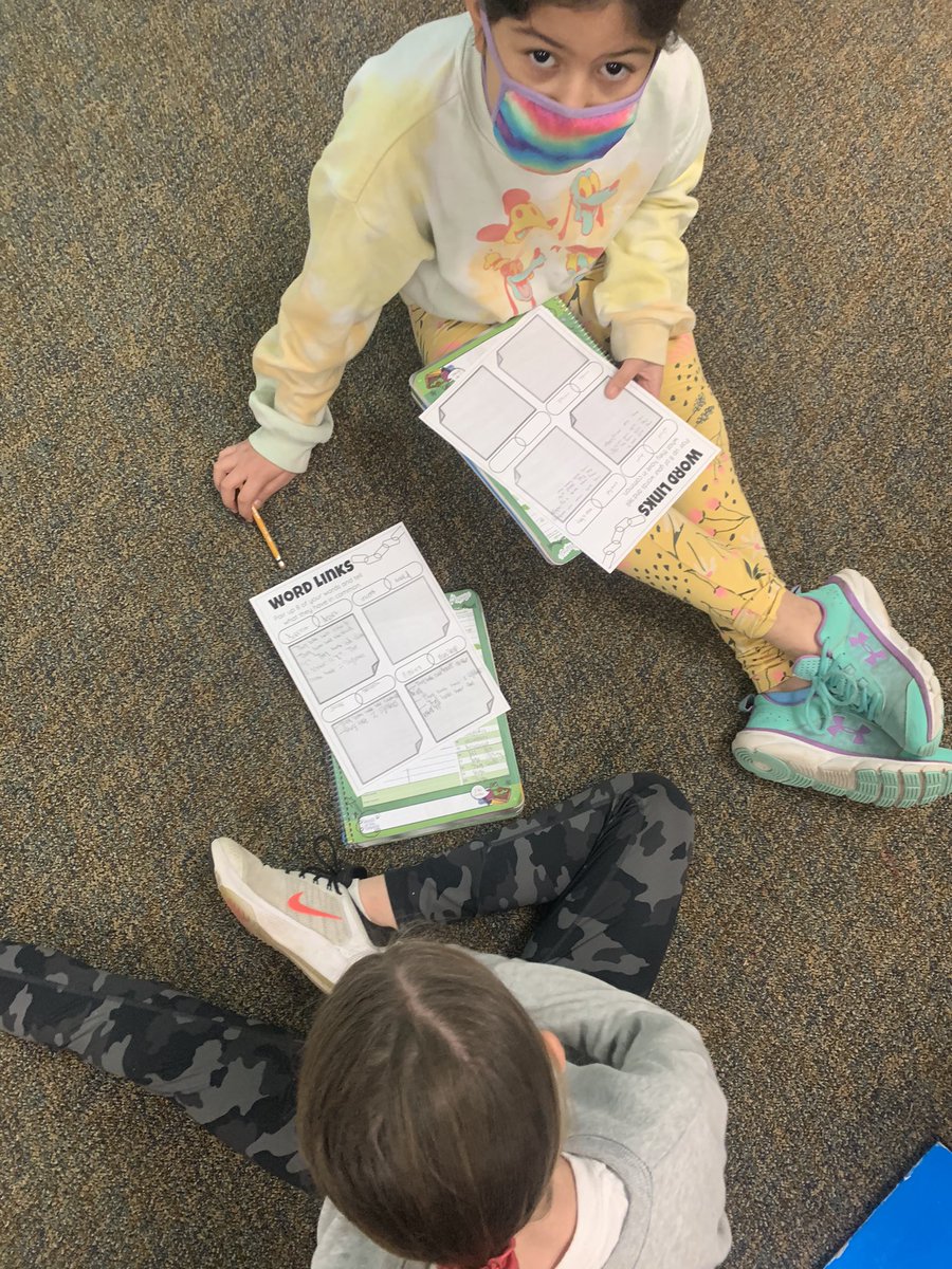 3rd_gradetribe's tweet photo. Students linked up to solve word links. #fisdlearns #fisdliteracy #fisd3 https://t.co/qH0r6lm3rR