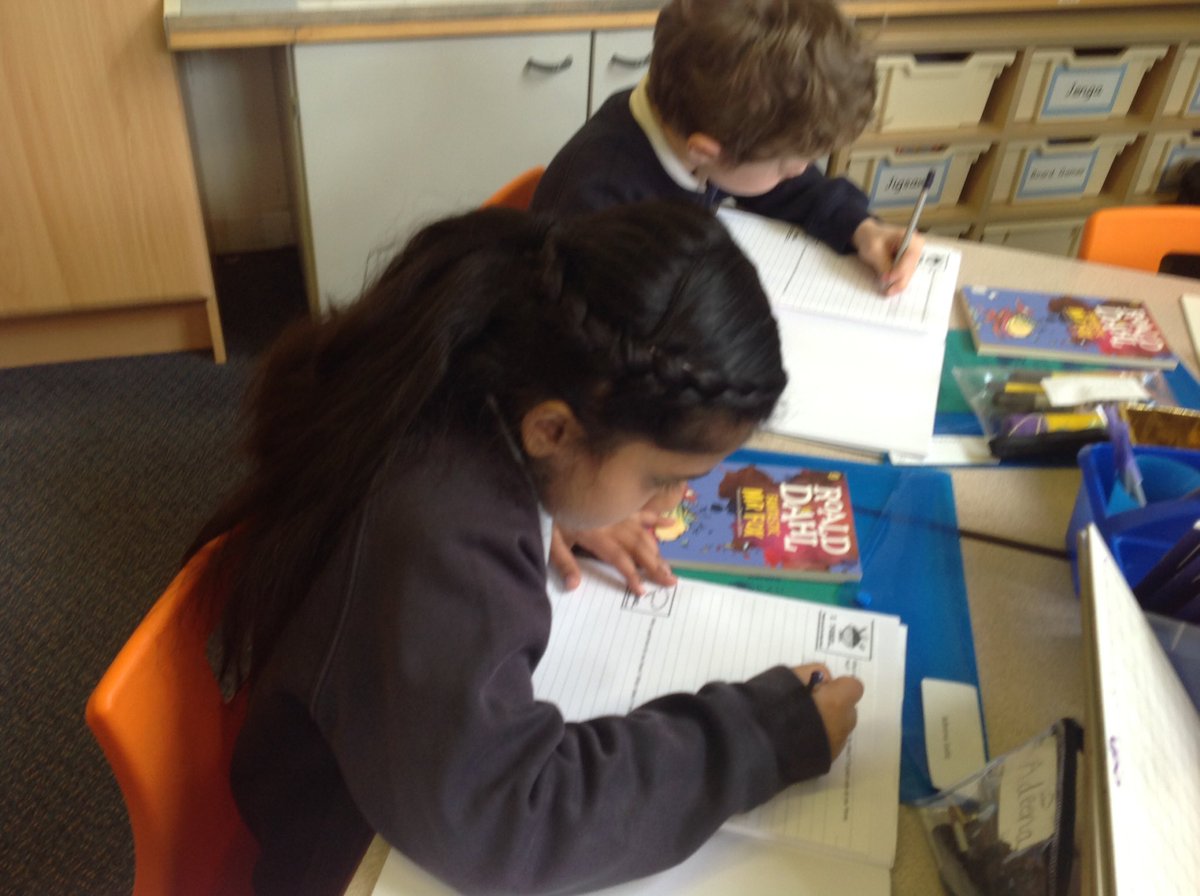PindersPrimary's tweet photo. During Read &amp; Reaspond, Year 2 worked on the predict reading gem, exploring the clues on the front cover of their new book and what this made us think the book would be about. #PPYear2 #PPReading https://t.co/tq5gDcq4Ba