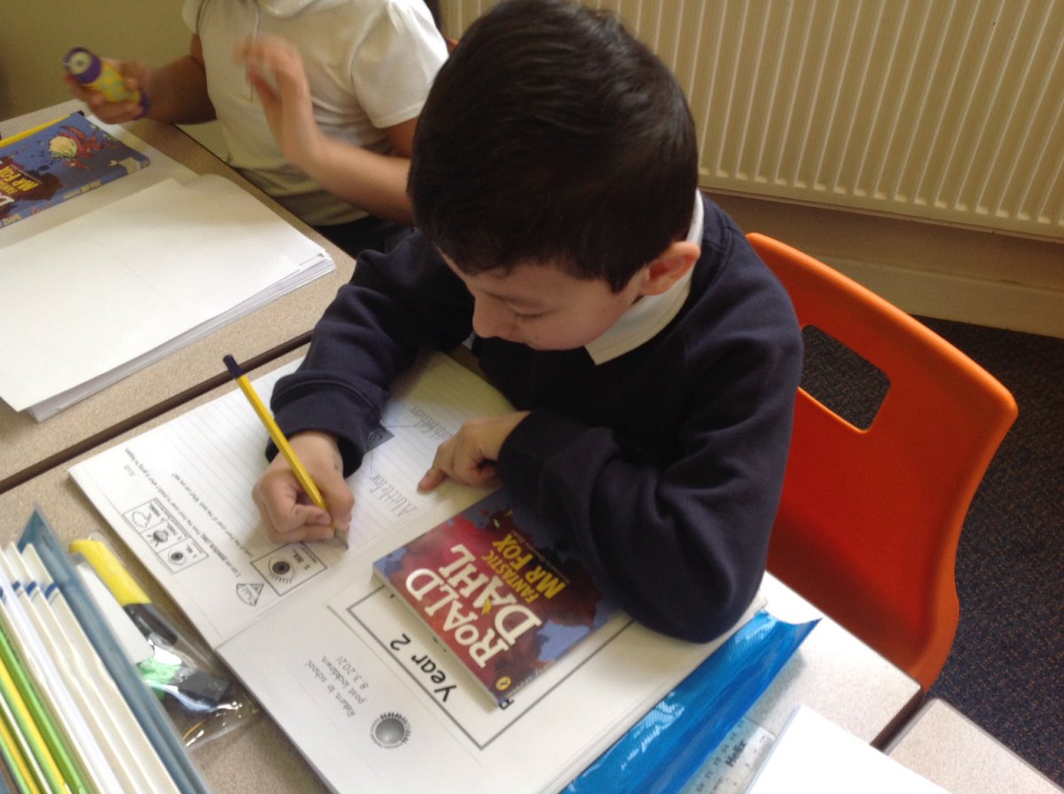 PindersPrimary's tweet photo. During Read &amp; Reaspond, Year 2 worked on the predict reading gem, exploring the clues on the front cover of their new book and what this made us think the book would be about. #PPYear2 #PPReading https://t.co/tq5gDcq4Ba