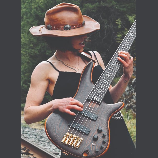 Please join me in welcoming our latest Bartolini Emerging Artist - Sash Mislitsky!  Sasha has been with her alternative rock band,   Sincerely Craig, and is keeping Canada warm!