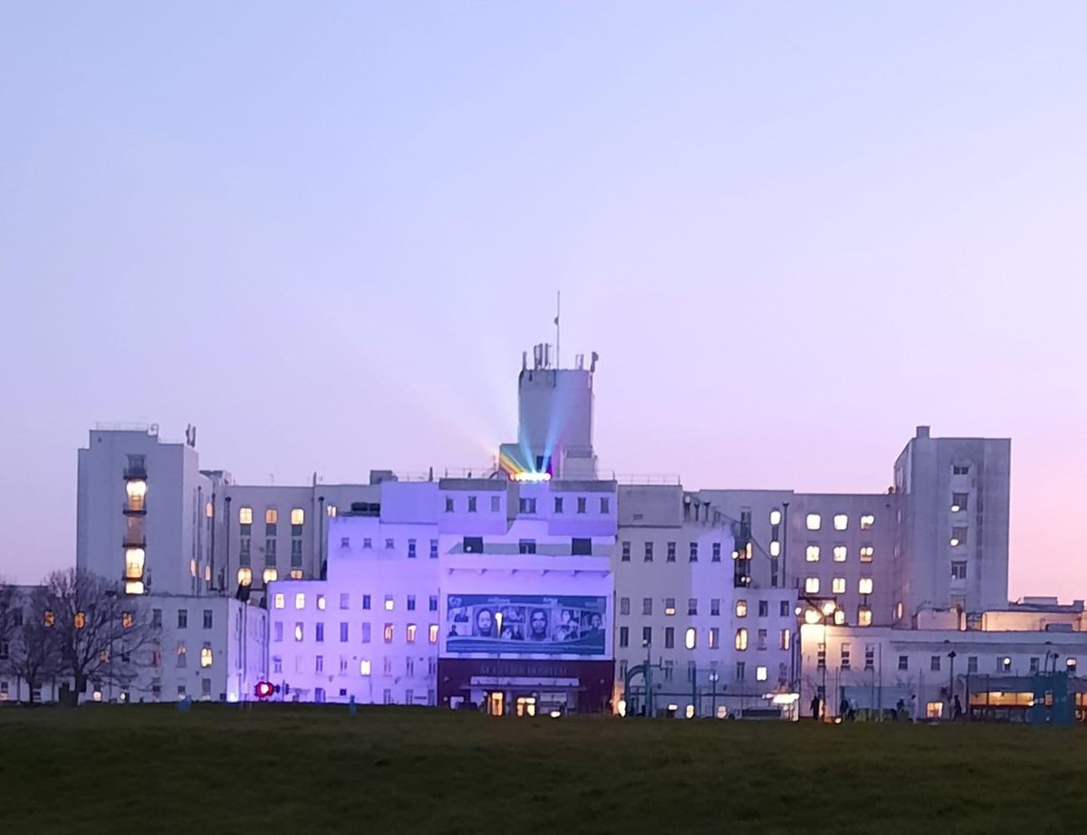CPooleCertRP's tweet photo. A year ago we went into national lockdown, today we reflect on the last 12 months, remembering those who have lost their lives to this awful virus and to thank our Wonderful NHS frontline workers 🌈 @StaffbankE @epsom_sthelier #ESTH #NHS https://t.co/X8aFNKVH7s
