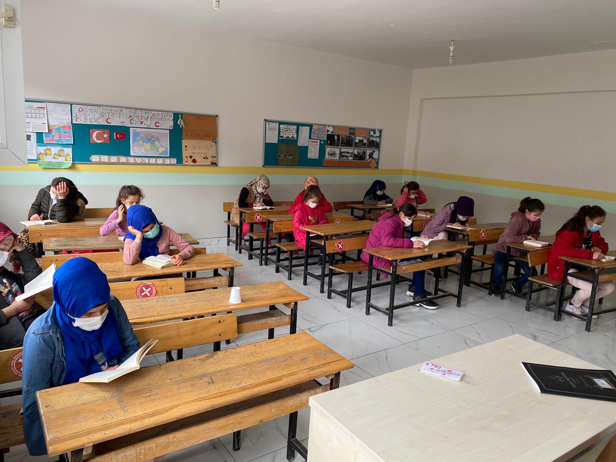 CercilerS's tweet photo. Okumadan geçen bir gün yitirilmiş bir gündür sözünden hareketle yitirilmemiş günler için Çerçiler YBO okuyor. https://t.co/ThgzStaPvJ