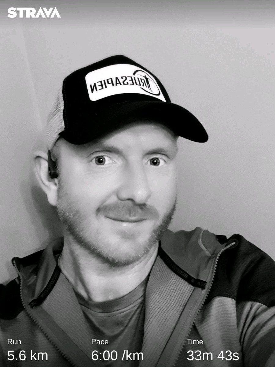 Streetoutlawrun's tweet photo. Tired legs run. Checking in on the niggles. All gone. We go again 👍
#TeamAW🖤🤍 #TrueSapien #bandoforange #BeObsessed #sportsbarista #Wintersprinters #twittawinterchallenge #ForJim💚
#keepitfunsimplepositive https://t.co/XJjA1hBH98