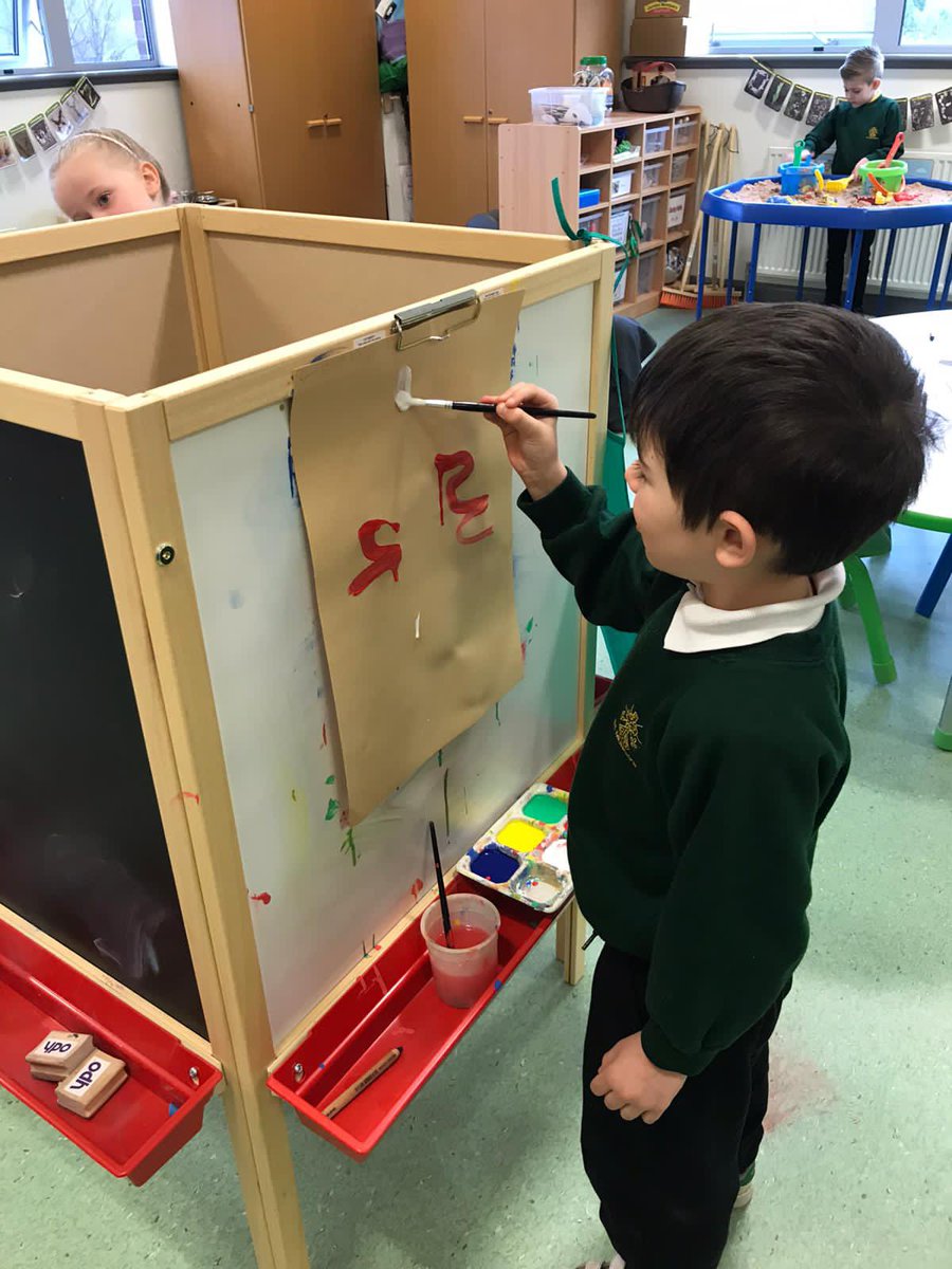MissDownie_'s tweet photo. Some lovely pictures from our sunshine room today ☺️☀️ @stmungoalloa https://t.co/XGEchniOsi