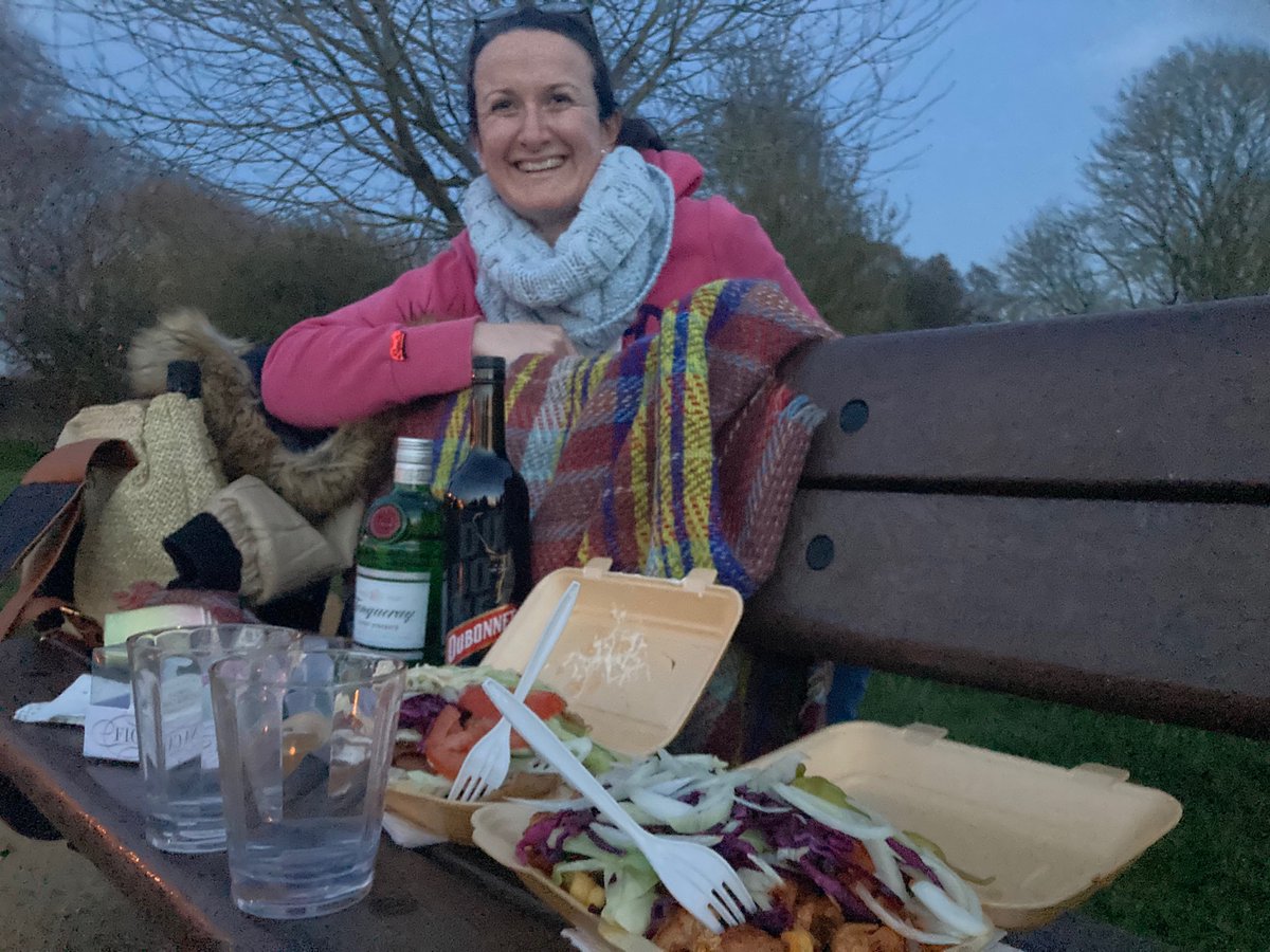 LitchClaire's tweet photo. @sextedmyboss @jordannorth1 @williamhanson 2 northern G&amp;Divas on an Oxfordshire bench with our kebab- class! https://t.co/GHbimhMdLn
