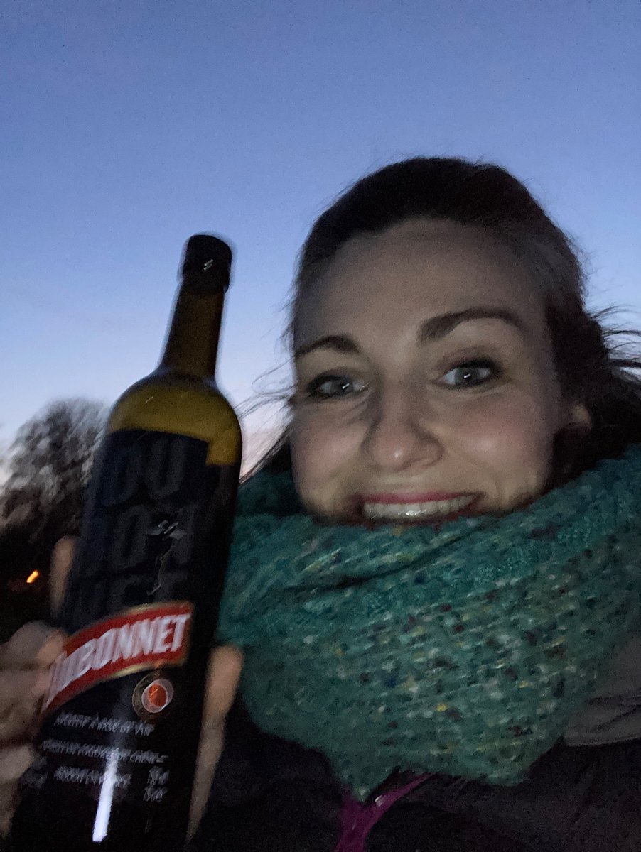 LitchClaire's tweet photo. @sextedmyboss @jordannorth1 @williamhanson 2 northern G&amp;Divas on an Oxfordshire bench with our kebab- class! https://t.co/GHbimhMdLn