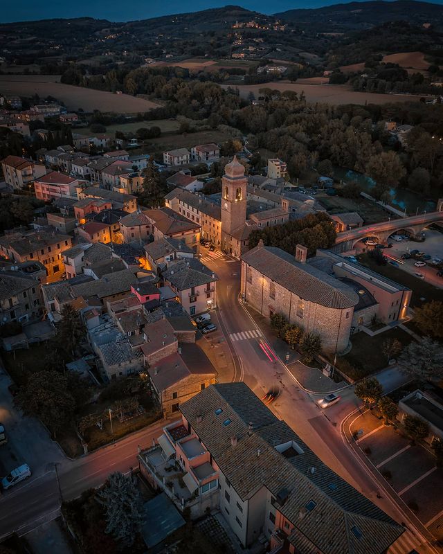 UmbriaTourism's tweet photo. Una piccola frazione di #Assisi, un castello e un pugno di case alla destra del fiume Chiascio: siamo a #Petrignano borgo antico a lungo conteso in passato anche da Perugia per la sua importanza strategica
https://t.co/zRkmH011sr
Ph roberto_giacche_photographer
#umbriacuoreverde https://t.co/F4J0WxXuMY