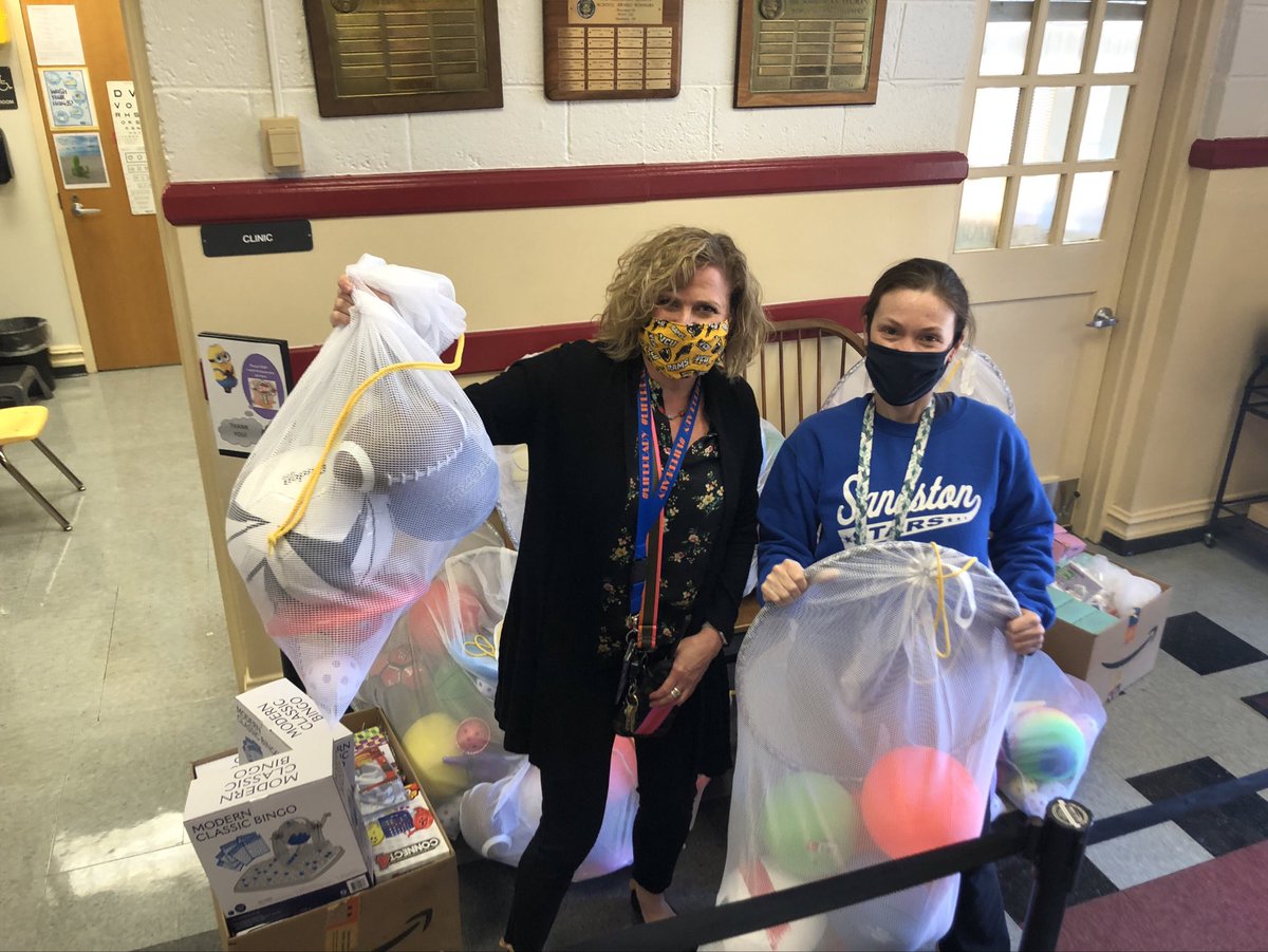 ShortPumpES's tweet photo. Thank you for all the donations to the SPES/Sandston drive for resources and equipment. The STARs and Stingers are so lucky for your support. @SandstonElem @HCPS_Innovates @HCPSFamily https://t.co/qkhorqSQdT