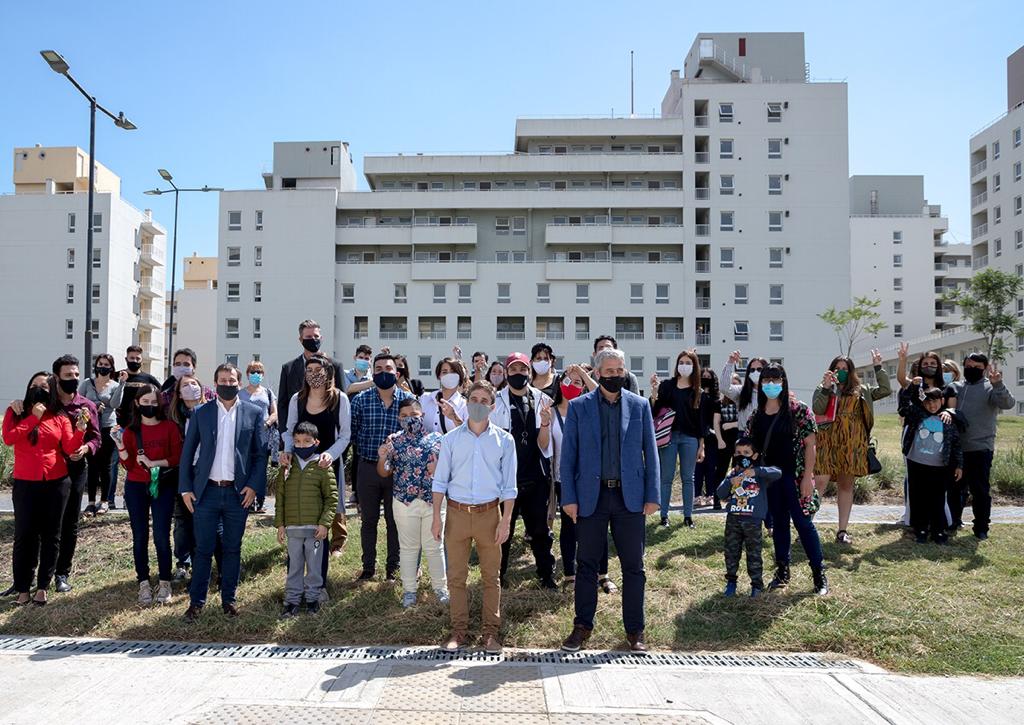 Vecinos y vecinas del Desarrollo Urbanístico Estación Buenos Aires recibieron las llaves de sus viviendas. Fueron entregadas por el Ministro <a href="/jorgeferraresi/">Jorge Ferraresi</a> y el Secretario <a href="/lucianoscato/">Luciano Scatolini</a>.

#ReconstruccionArgentina⬆️