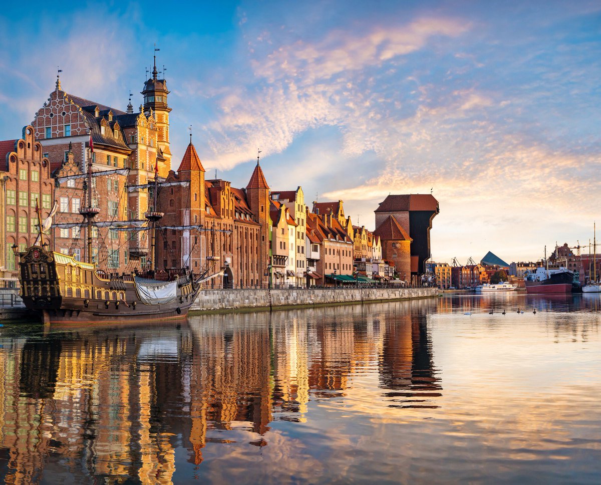 mysticmeance's tweet photo. Things to do in Poland: 

1. Leave https://t.co/7JH1MkYONd
