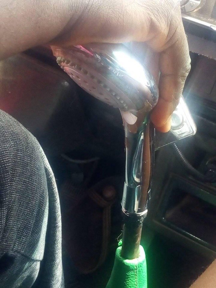 Asherkkine's tweet photo. There is nothing you cannot see in Lagos, especially inside danfo https://t.co/sRrvFwx0B9