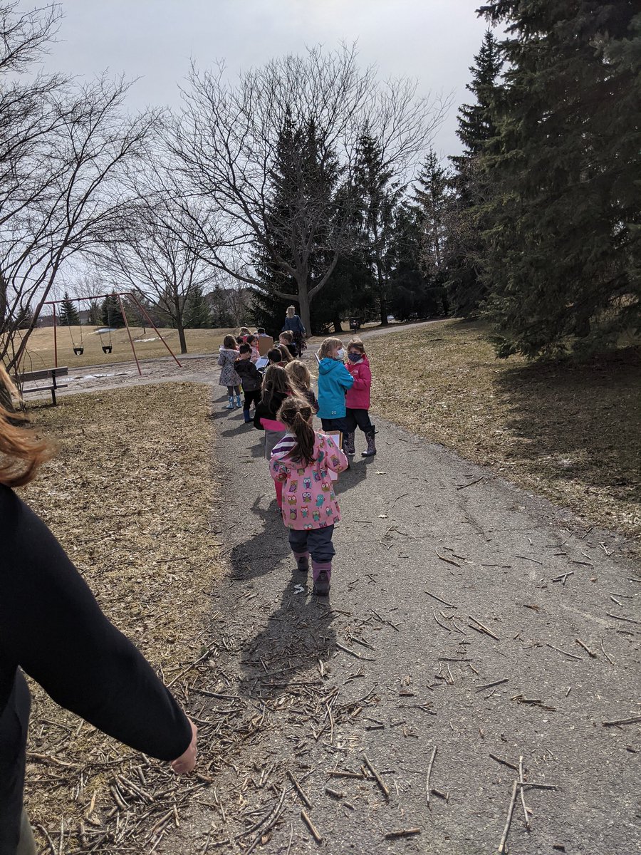 Kinder_Bears's tweet photo. We went on a nature walk today. We came up with a list of what we might see before we started. https://t.co/GQDevrdpG6