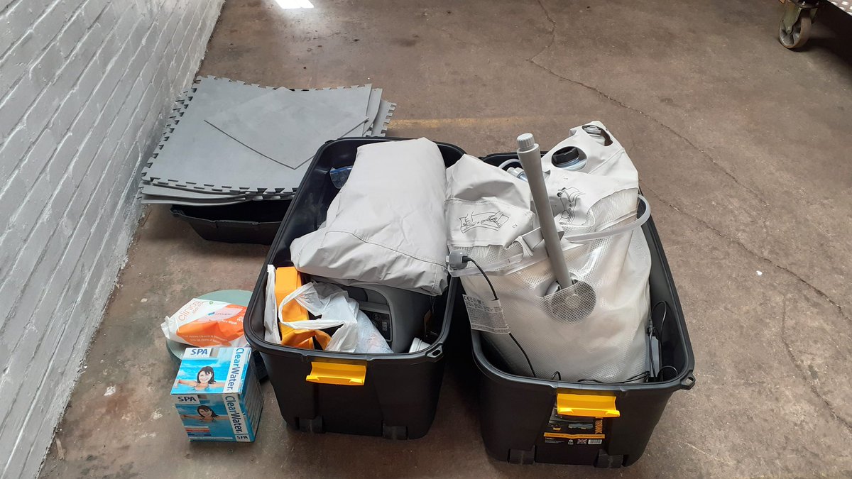 HdhTubs's tweet photo. Prepping one of the hot tubs for a hire tomorrow in Oxfordshire
Get in contact have availability in April &amp; May
#hottub #hottubtime #hottubhire #lockdownrelaxation #lockdownparty #lockdownbirthday #lockdownbirthdayideas #gardenhire #gardenparty #gardenevents #funinthesun #layzspa https://t.co/5K5qMBSPnx