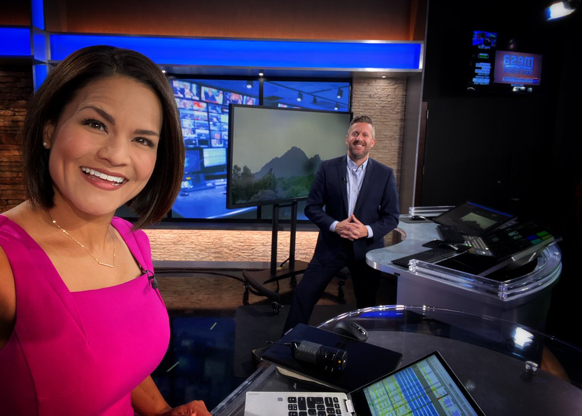 NicoleCritesTV's tweet photo. ☀️🌵I’m on the NOON show now
w/ @SchwartzTV 
And still #GoodEveningArizona 4-6pm w/ @yettagibson &amp; @JaredDillingham 
📺 👀❤️ #azfamily https://t.co/wod9xku0e4