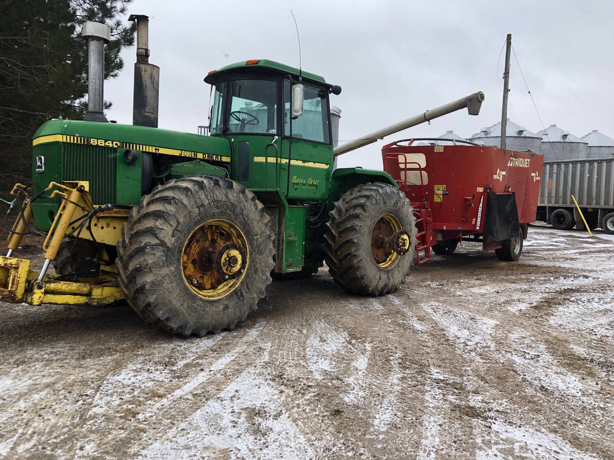 VanhieBobby's tweet photo. @HuronTractorLtd #greenmilkcontest @JohnDeere https://t.co/4arYUAkjHC