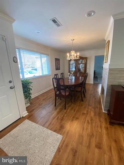 KateLeeRealtor1's tweet photo. Renovated rambler in Springfield
3 bedrooms, 2 full baths. Newer appliances
Fully fenced in backyard with patio space for cookouts and gatherings. 
Driveway parking big enough for 4 cars.
*small dog under 15lbs allowed and no smoking.
https://t.co/lAzUqgA6Ay https://t.co/wbj9AKMZj3