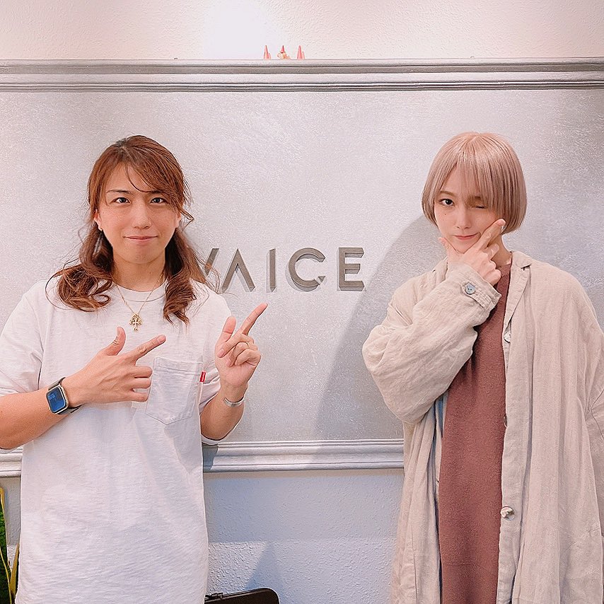VAICE_KAZU's tweet photo. SCANDAL 🎸MAMIさん
ヒーリングカラーで12トーンのパールベージュ✨
過去一短いショートスタイルにカット🎶
トリートメントブリーチで丁寧にピンクを剥がして透明感のある綺麗な色味になりました😊 https://t.co/U3qX7mPoz4