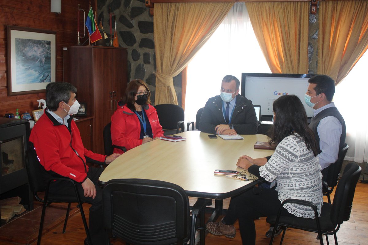 Ahora el Seremi de <a href="/seremisalud10/">Seremi Salud Los Lagos</a> Alejandro Caroca, se reúne con nuestro Alcalde (s), Directora de Dideco,  Jefe del Desam, y la jefa de la Seremi Provincial, para abordar la situación de #Chaitén frente a la pandemia.