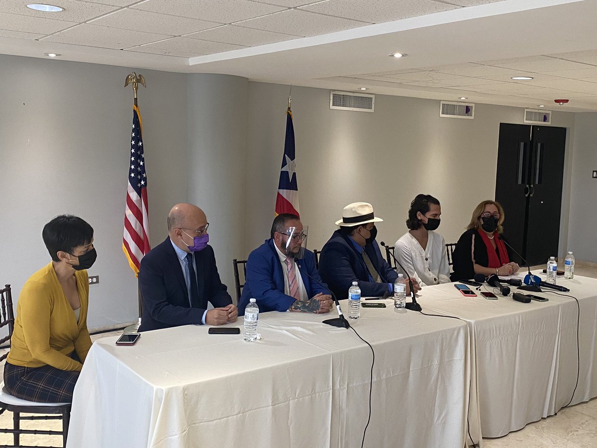 RosaSeguiPR's tweet photo. Conferencia de prensa a favor del PS 184. ¡No a las terapias de conversion! https://t.co/0FVknjgr9V