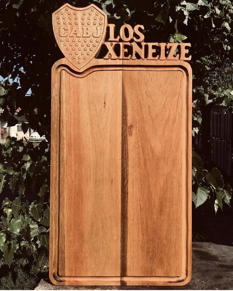 GiuliLuna4's tweet photo. Mis abuelos no la están pasando muy bien económicamente, y quería aprovechar para mostrarles los trabajos que hace mi abuelo con maderas (platos para bebés, tablas de picadas, de asado, de pizzas, etc) 
Me ayudarían mucho con un rt🙂❤
HACEMOS ENVÍOS A TODO EL PAÍS https://t.co/1xIQmBbVRD