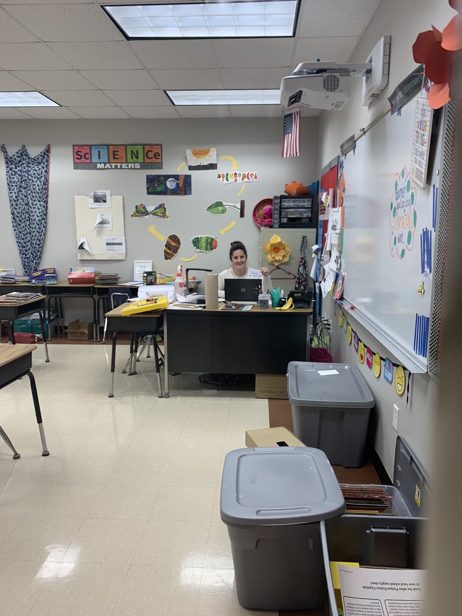 Aphillips4life's tweet photo. I love catching Mrs.Garner #lsro in a live session- always happy and engaging @lifeschools https://t.co/eAiKcvj9pn