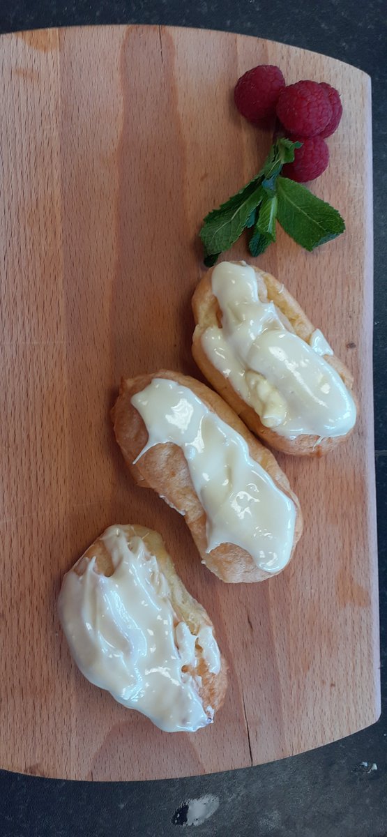 ROYDSdt's tweet photo. Perfect profiteroles from year 9 today, showing mastery in the art of choux pastry 😊 #dreamingbig #bakingtheworldabetterplace https://t.co/zWOmpx5awl