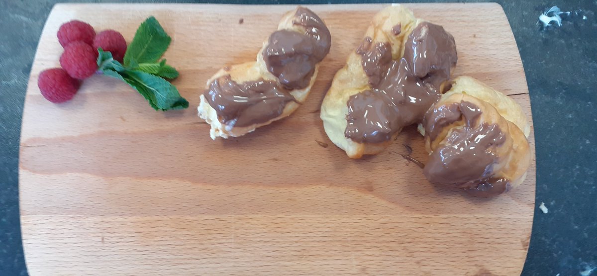 ROYDSdt's tweet photo. Perfect profiteroles from year 9 today, showing mastery in the art of choux pastry 😊 #dreamingbig #bakingtheworldabetterplace https://t.co/zWOmpx5awl