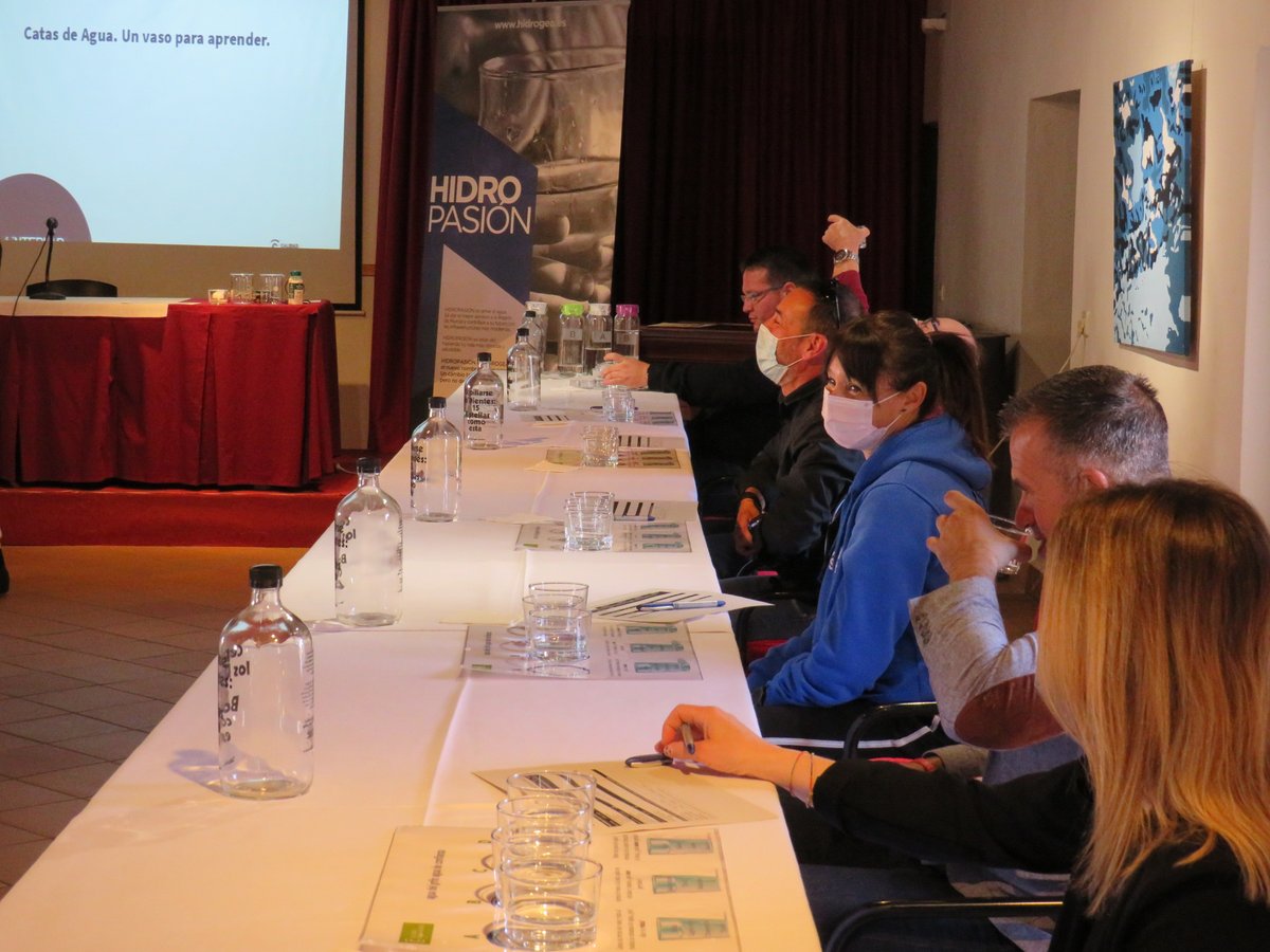 En @suezES consideramos #ElAguaEs importante para ti, importante para todo. En los últimos meses hemos aprendido a proteger lo que nos rodea. En el #DíaMundialdelAgua, para <a href="/INTERLAB_es/">INTERLAB_es</a> #ElAguaEs hacer una cata de agua en S. Javier con @Hidrogea y aprender sobre agua de grifo.