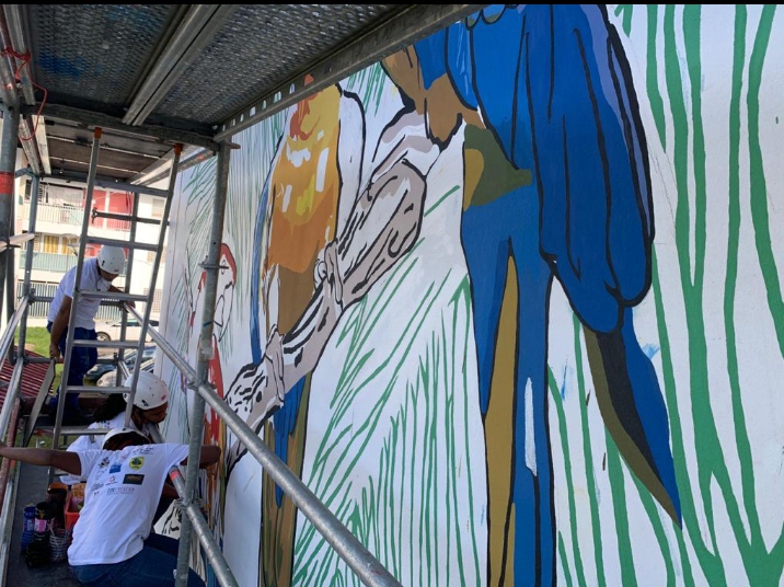 CiteCreation's tweet photo. Des jeunes poursuivent leur formation au métier de muralistes, en Guyane. Cette seconde phase bat son plein avec l'appui d'Annuel Jacotin et Gilles Désiré, les deux formateurs qui eux-mêmes ont été initiés au métier dans les ateliers de #CiteCreation, à Lyon.
#fresquesmurales https://t.co/9kudu6xsZk