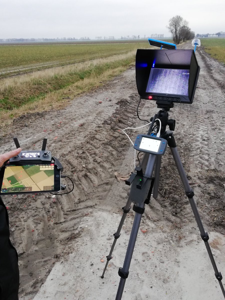 BNFlevoland's tweet photo. Drone FAC maakt eerste vluchten boven akker in Ens. Nog geen nesten gesignaleerd. Wel een bokje en snip.
#natuurbeheer #dronevliegen #fac #facflevoland #vogelnest https://t.co/r44ooMh2mM