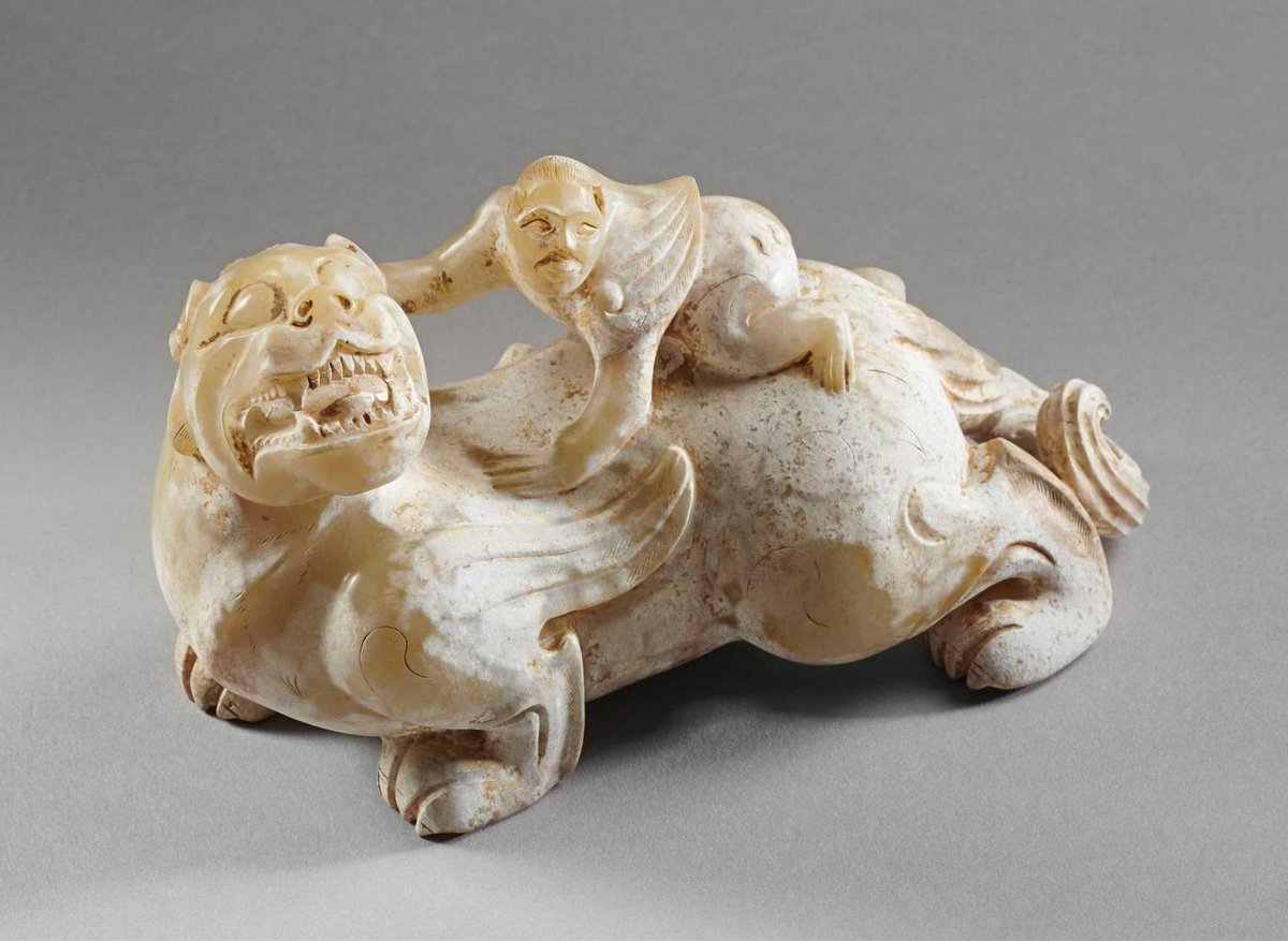 Mweilc's tweet photo. #FondationBaur expose les jades archaïques des Myers qui tenaient boutique rue de Beaune. Un panorama plus vaste de leurs collections a été montré @KimbellArt et @PointeaCalliere (Montreal). Le catalogue est coordonné par Jean-Paul Desroches https://t.co/jnqyICh4FY