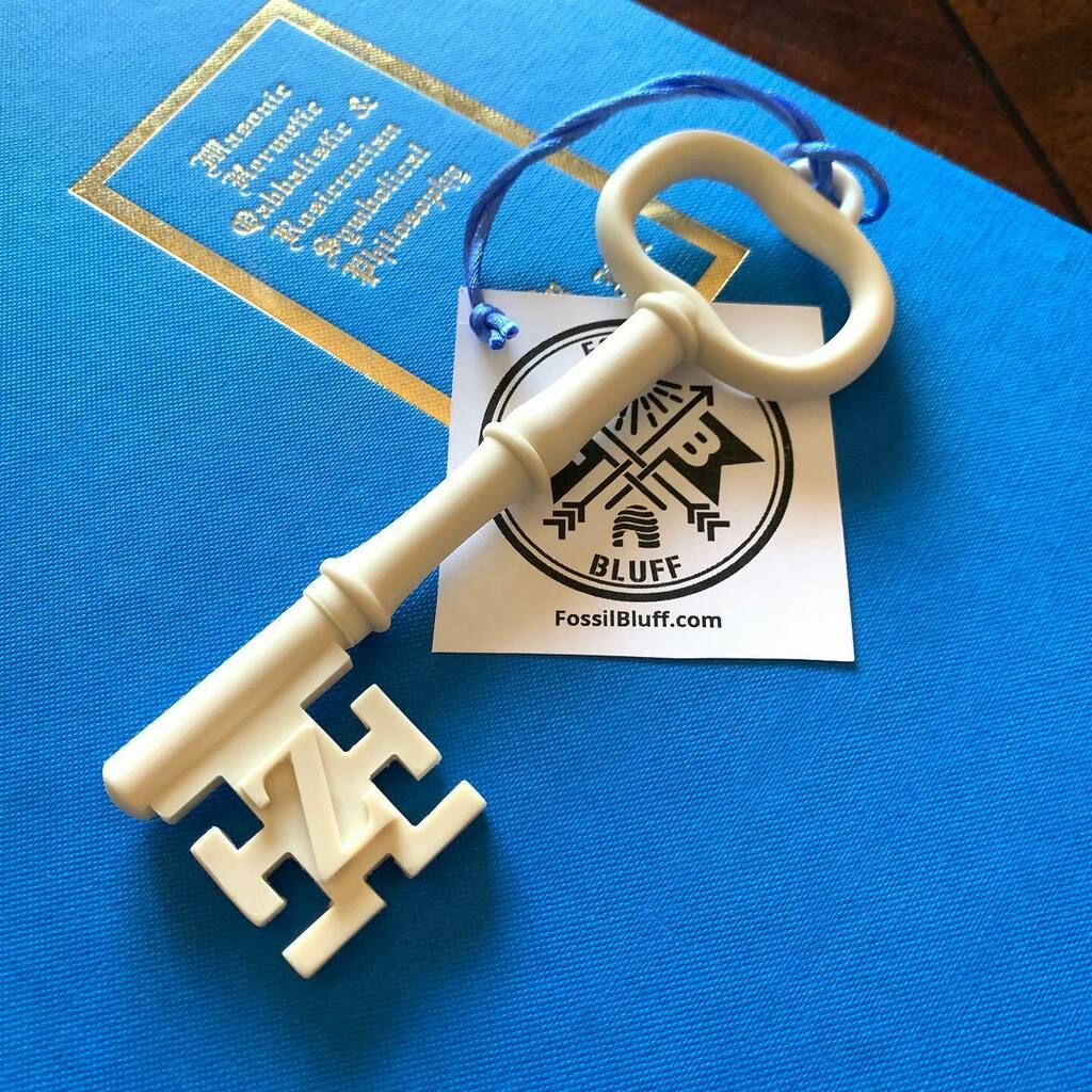 FossilB's tweet photo. Keep it handy. It must always be at the ready.
.
#secretmaster #scottishrite #assr #freemason #fossilbluff #secretteachings #masonic #ivorykeys https://t.co/BikwGLvmBD