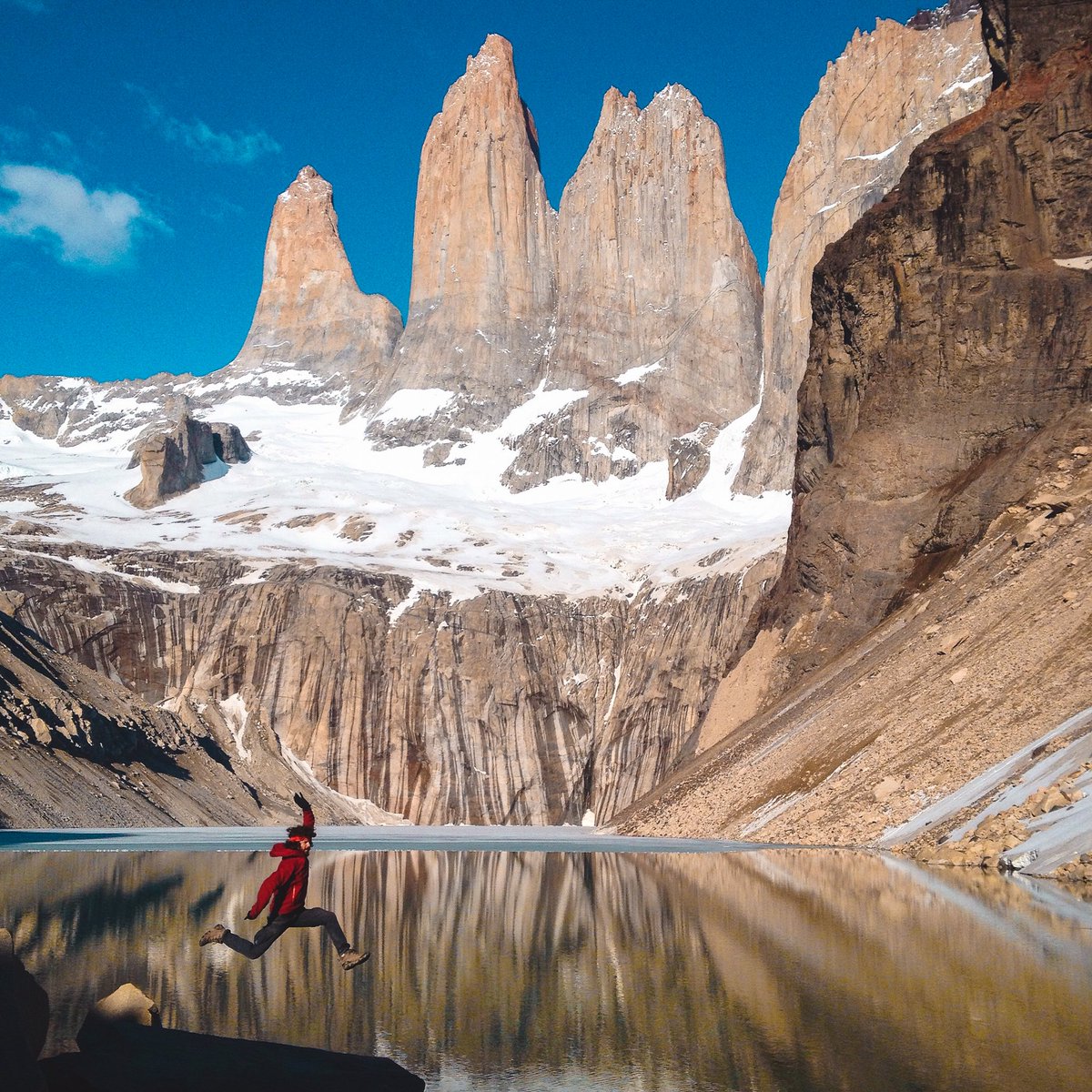 How about getting lost in this picturesque view of the national park Torres del Paine in Chile with our brother @choucribechir ♥️

Have you ever been to Chile before ?

Jumper: @choucribechir

#Keepjumping #GlobeJumpers