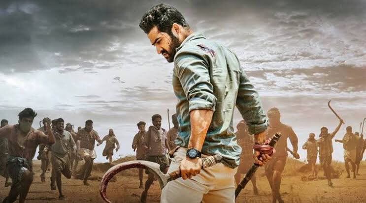AndhraHrithik's tweet photo. My All Time Fav Dream Combo 😍😎......

NTR <====> Hrithik 
[ Quote Yours ✍️....... ]
@tarak9999 💟 | @iHrithik 💟

#KomaramBheemNTR | #HrithikRoshan  
E combo nijamithe........ mi oohakey vadilestuna..... #recordhunters https://t.co/N0ZtZJkovu