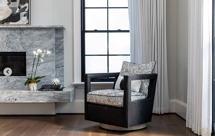 MeridienWorld's tweet photo. Elevate your living room with not only a statement chair, but a statement fabric as well!
.
@chaddockhome  
.
.
.
#chaddockhome #livingroom #swivelchair #statementchair #upholstery #furnishingtheworld https://t.co/IgLXfLDaPL