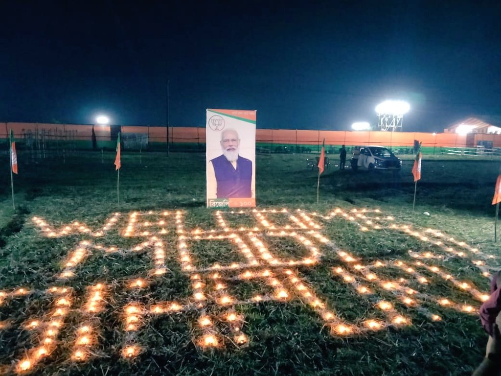 pallablochandas's tweet photo. Assam is celebrating Diwali today!
Bihpuria illuminated with hundreds of earthen lamps to welcome Adarniya Prime Minister @NarendraModi Ji.
#ModimoyAsom https://t.co/iQJ1VmKadH