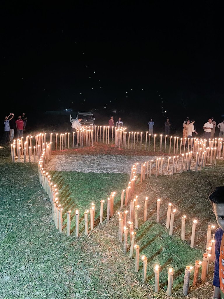 pallablochandas's tweet photo. Assam is celebrating Diwali today!
Bihpuria illuminated with hundreds of earthen lamps to welcome Adarniya Prime Minister @NarendraModi Ji.
#ModimoyAsom https://t.co/iQJ1VmKadH