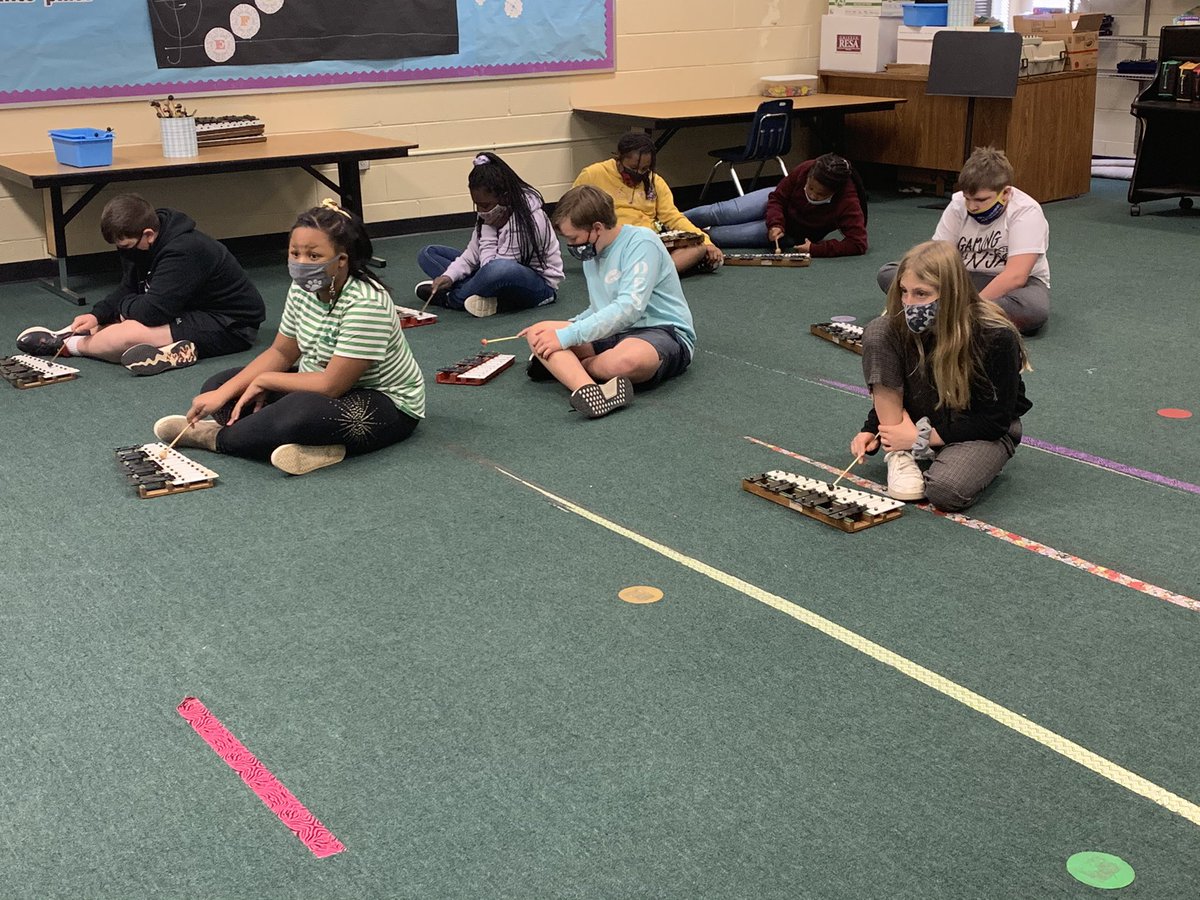 mkskidmore1488's tweet photo. 5th graders rocked their glockenspiel song today! #musicinourschoolsmonth #ncssbethebest @EastNewtonElem1 https://t.co/uLLyf4pWLU