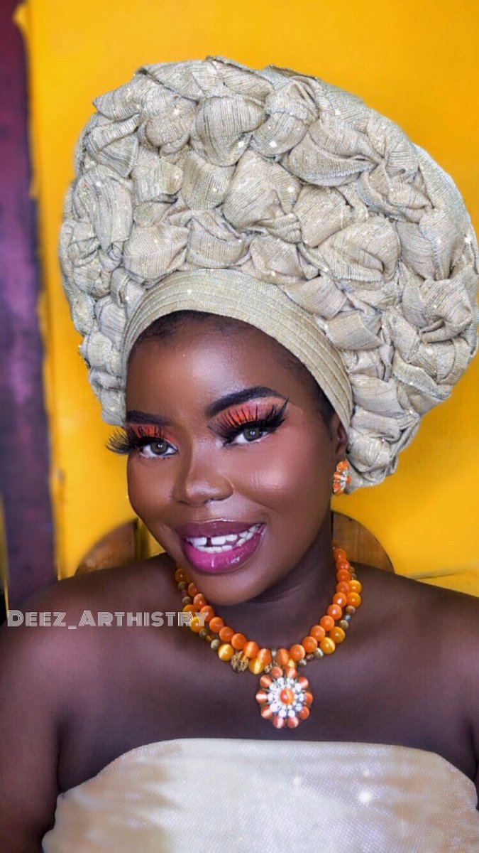 DeezArthistry's tweet photo. GBEMI SORI BI GELE🎶
[Carry me on your head like gele]

Why don’t you let your makeup do the talking😍😍😍

Makeup by @DeezArthistry 

https://t.co/etcPJC5kxc https://t.co/cQZ87geJxp